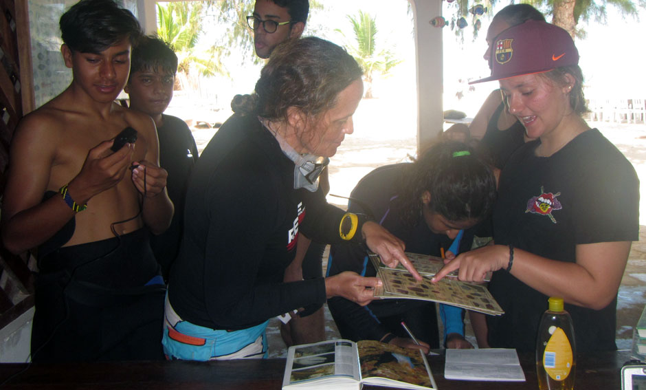 Instructor sharing information on what was observed during the dive.